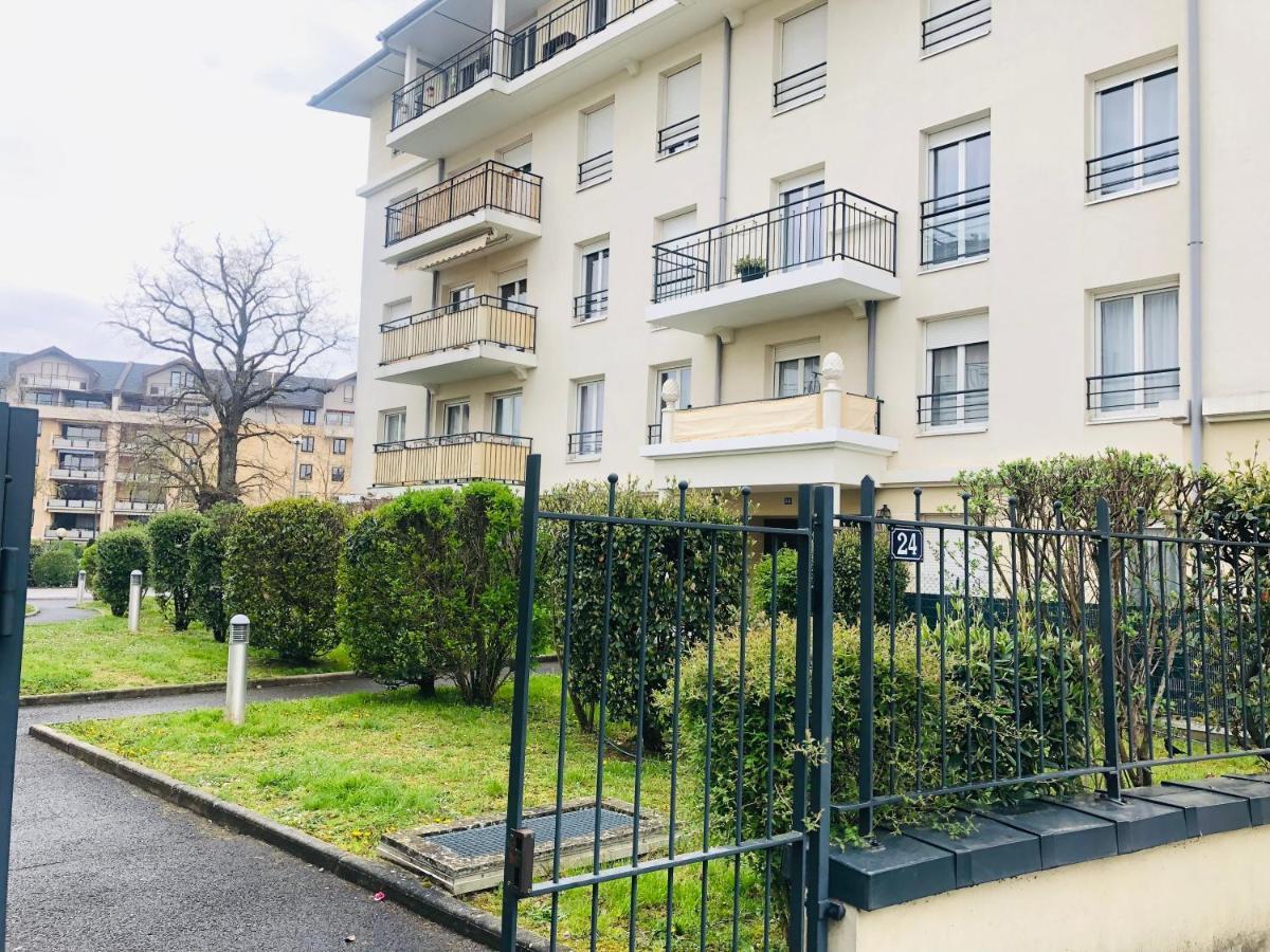 Beautiful Apartment Near Geneva Saint-Julien-en-Genevois Exterior foto